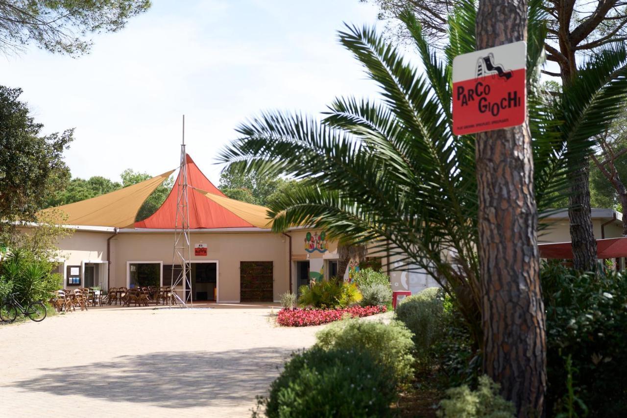 Camping Campo Dei Fiori Vada Exterior photo